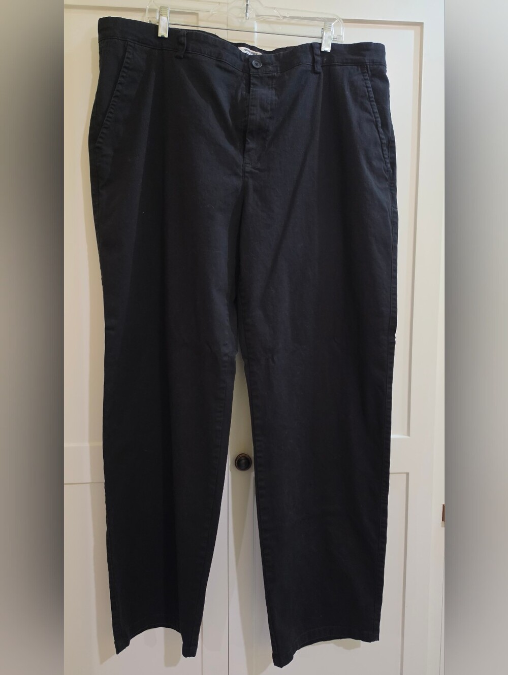 Men's Black Straight-Leg Chino Pants